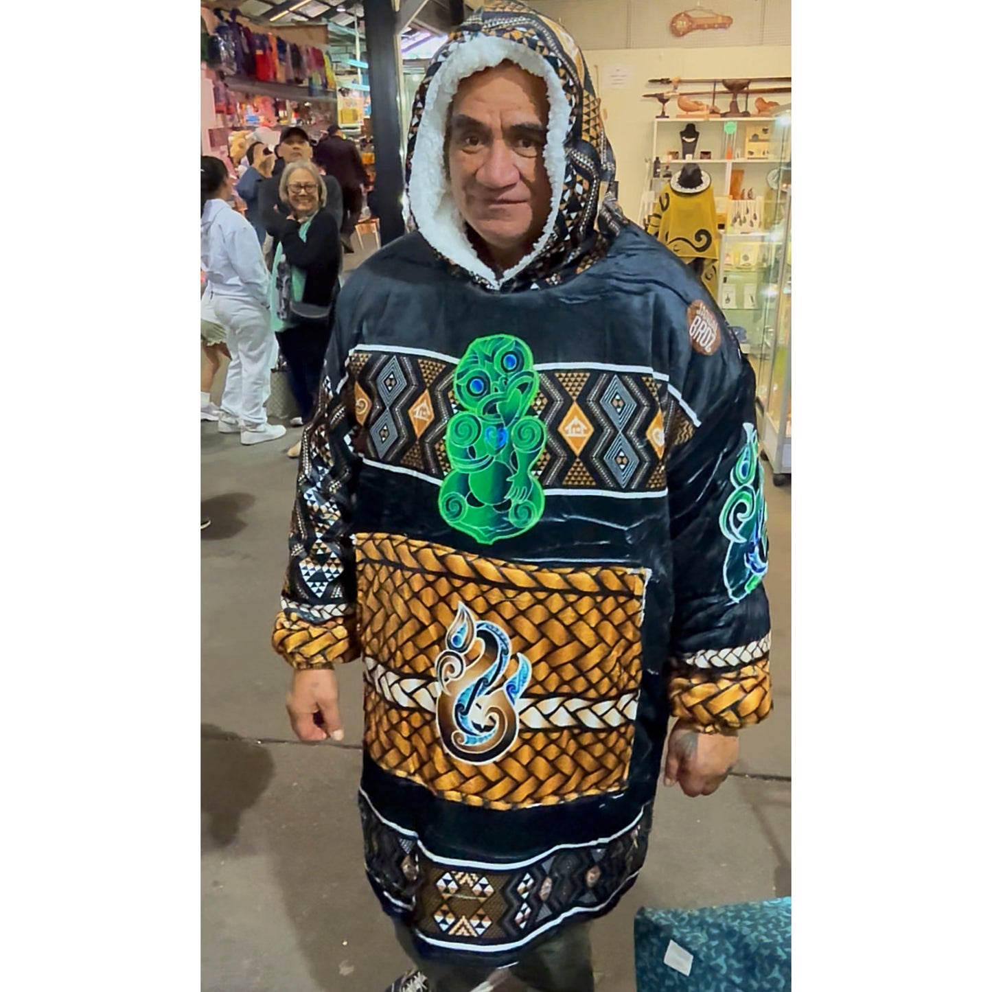 • Mahana Blanket Hoodie - Tāniko brown