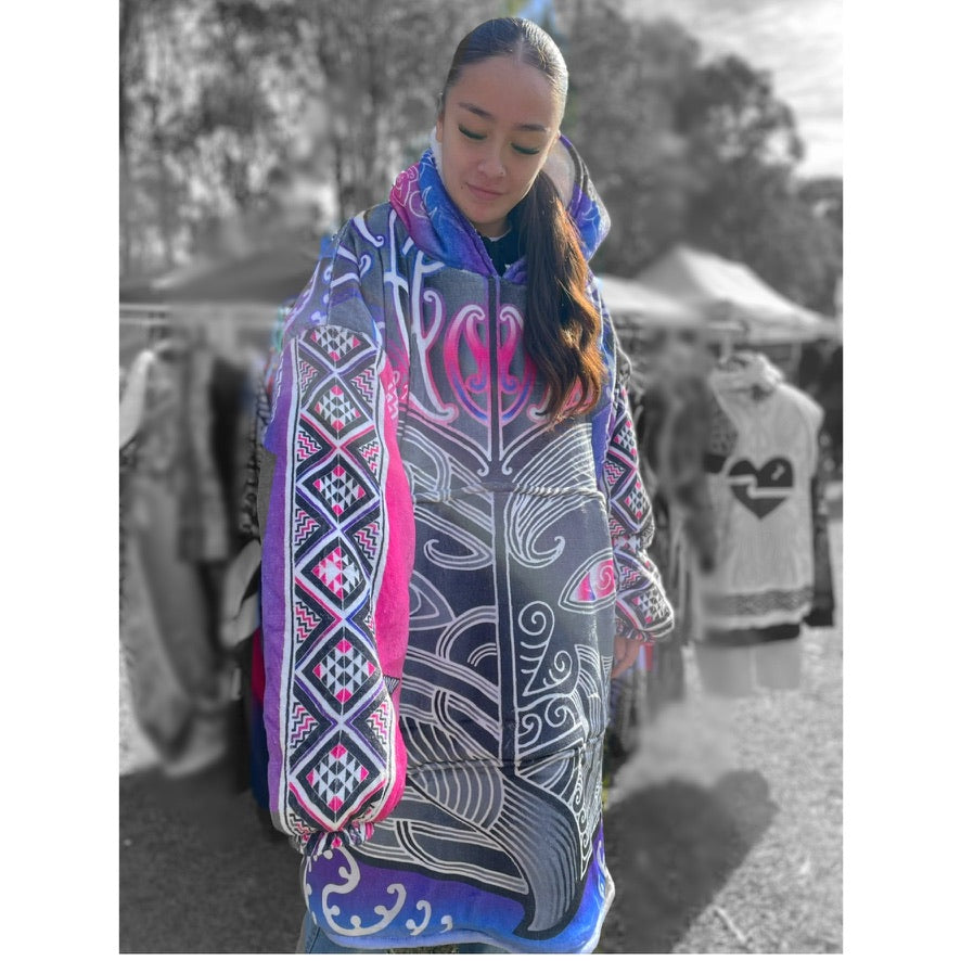 • Mahana Blanket Hoodie - Māori whakarongo aroha nui