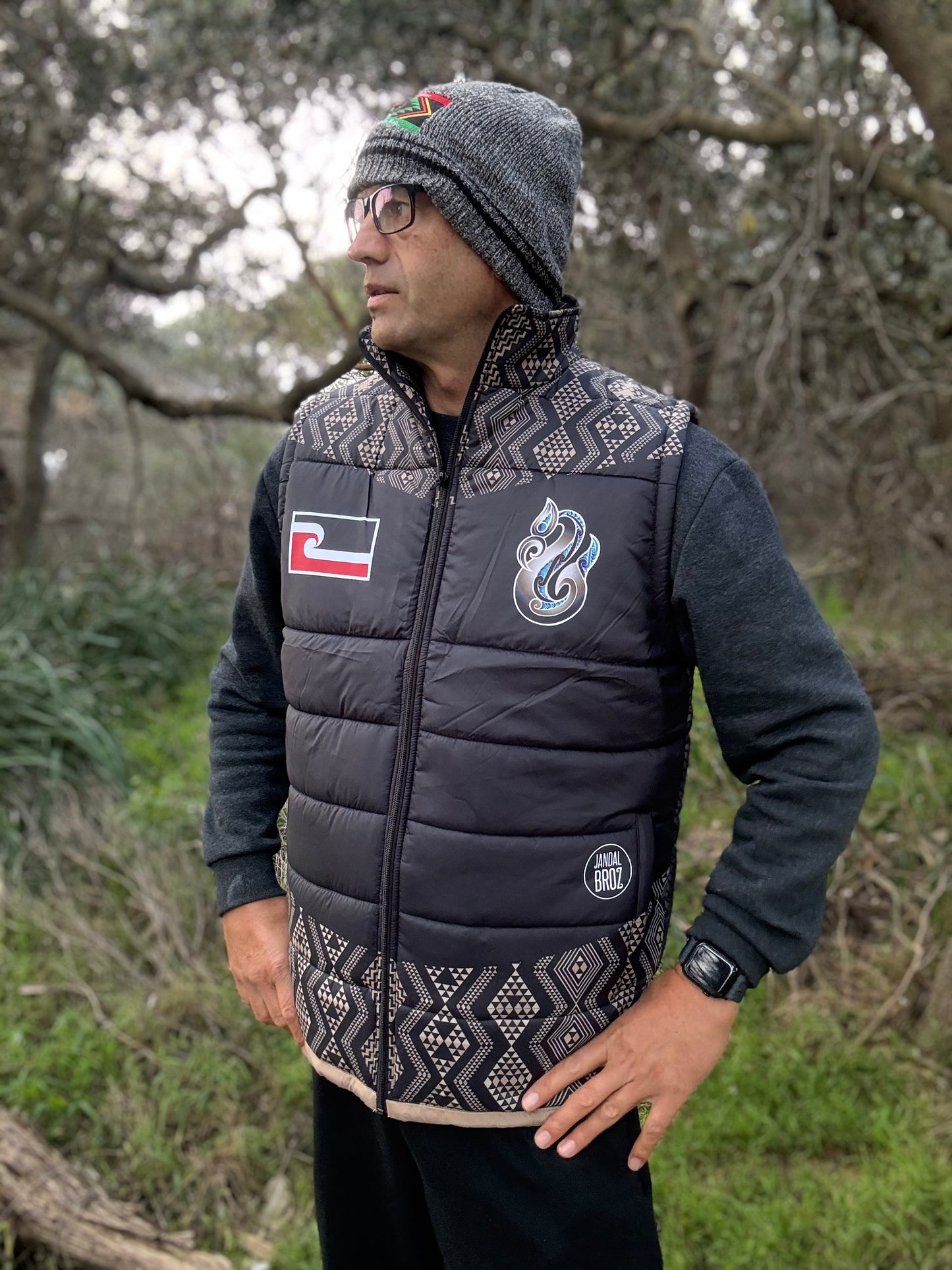 Puff vest Māori hoodie hei tiki