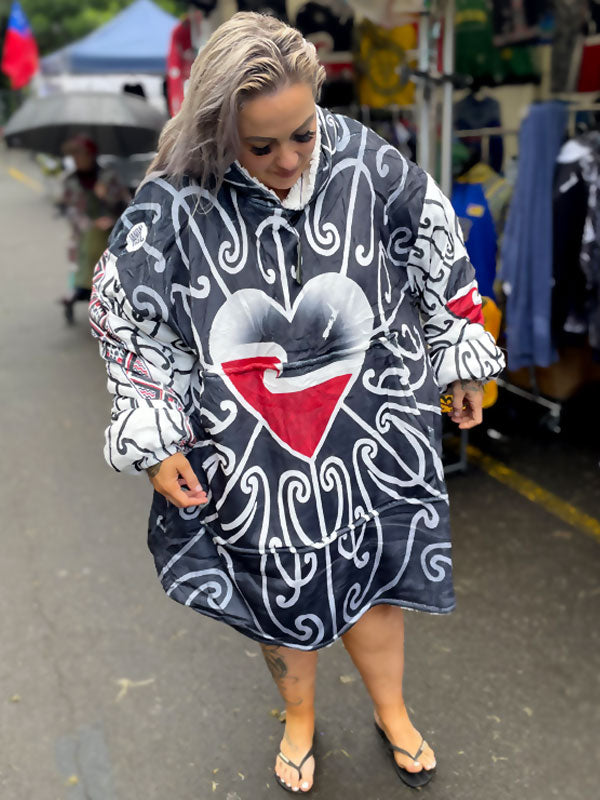 • Mahana Blanket Hoodie - Māori Tino Rangatiratanga