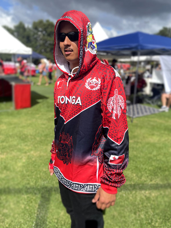 • Tonga Hoodie Chest Red black V chest