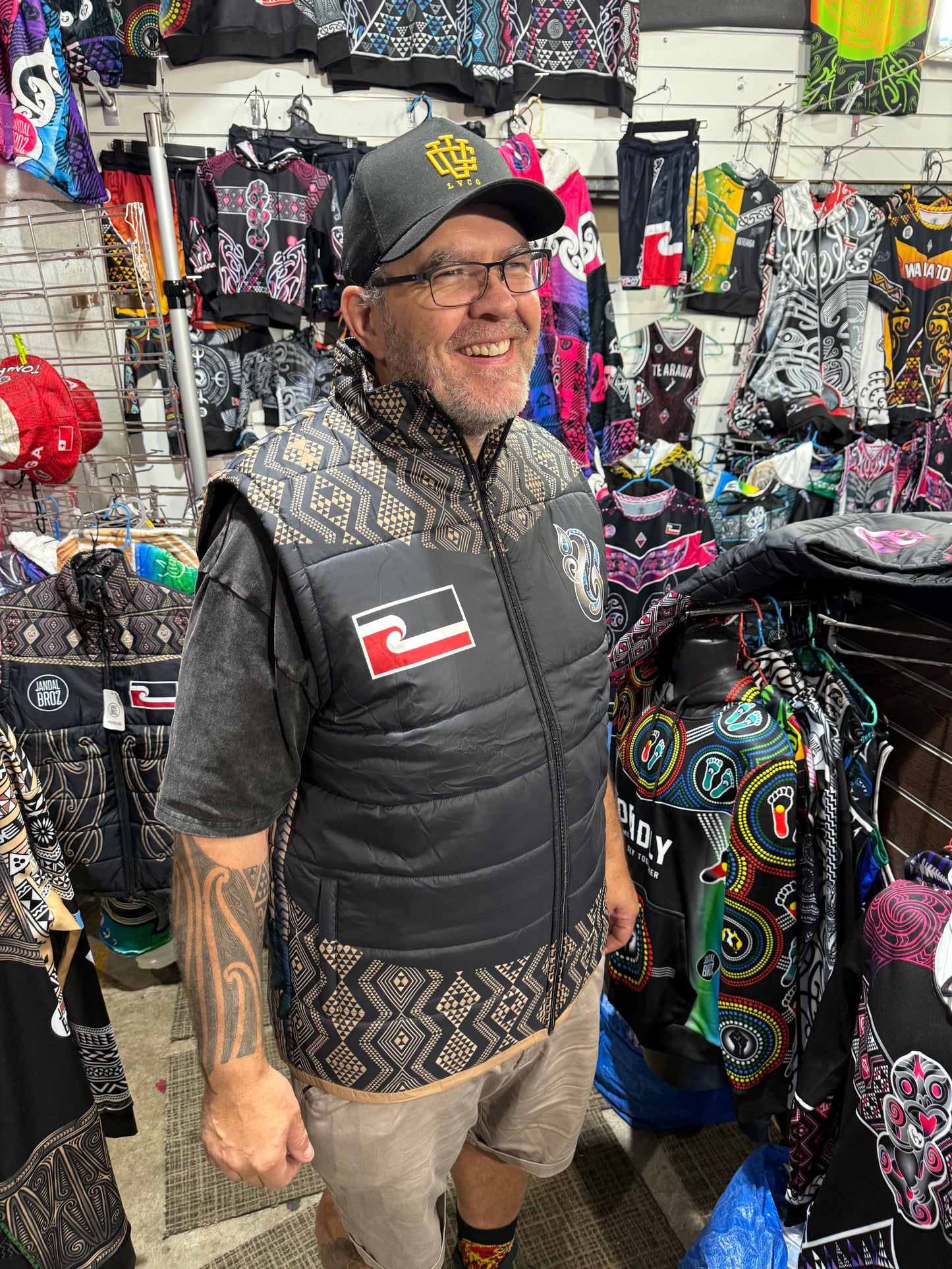 Puff vest Māori hoodie hei tiki