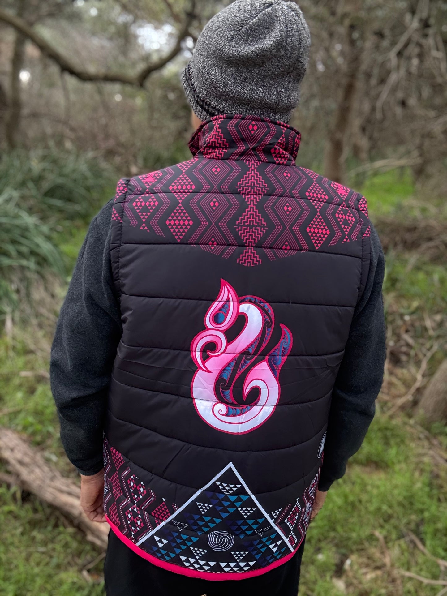 Puff vest Māori hoodie Aroha pink tāniko