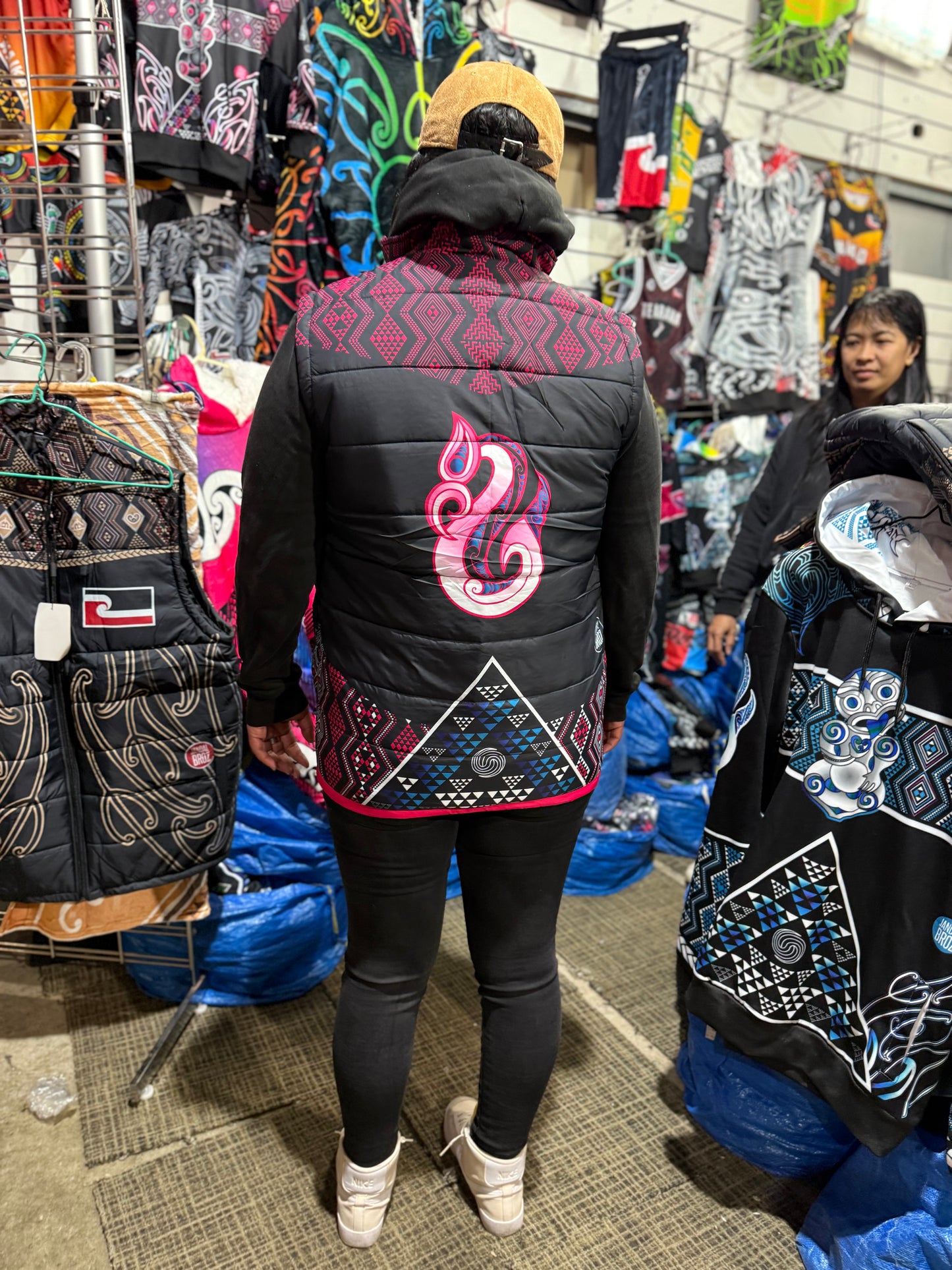 Puff vest Māori hoodie Aroha pink tāniko