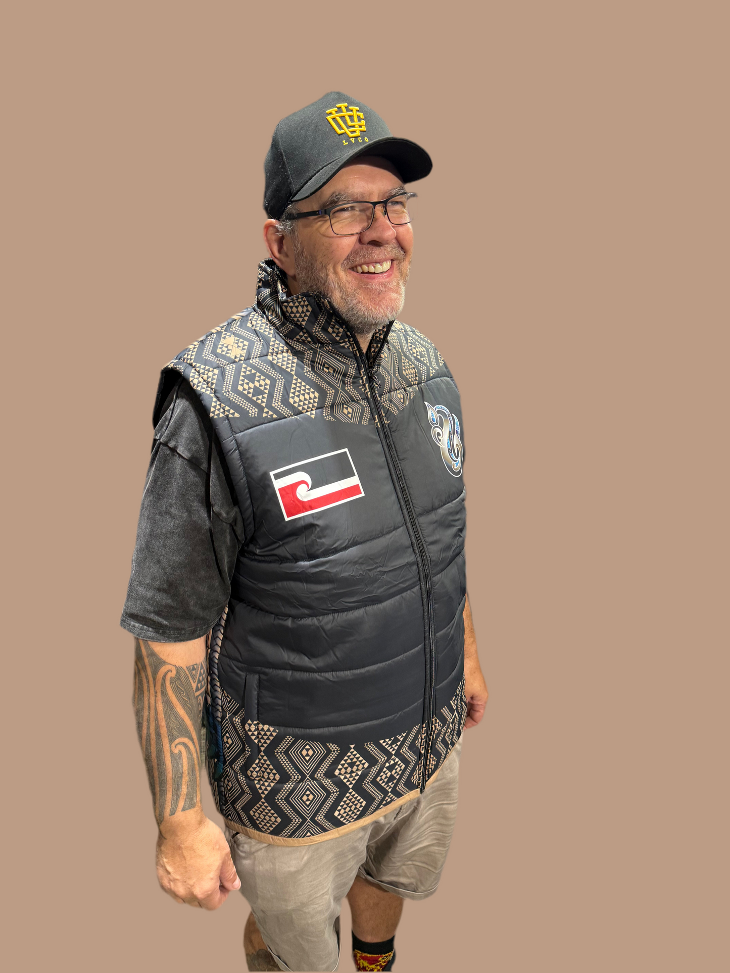 Puff vest Māori hoodie hei tiki