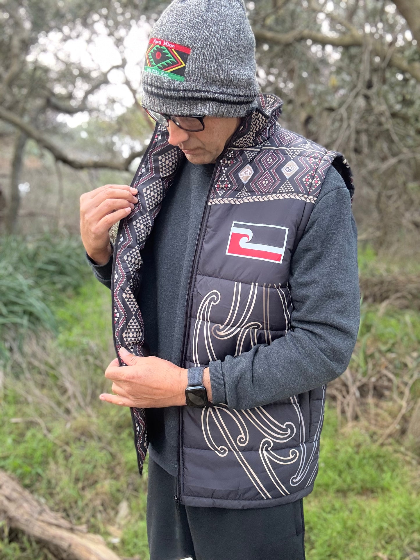 Puff vest Māori hoodie hei tiki