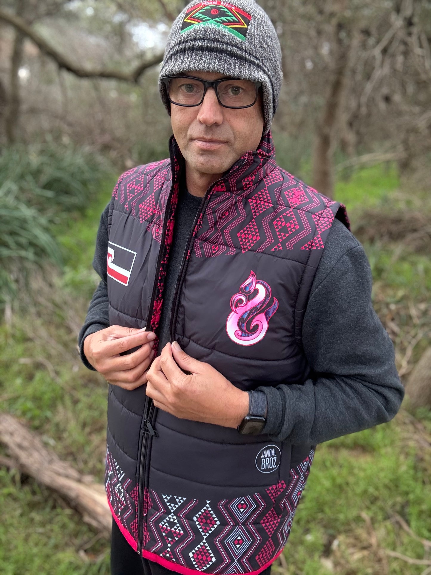 Puff vest Māori hoodie Aroha pink tāniko