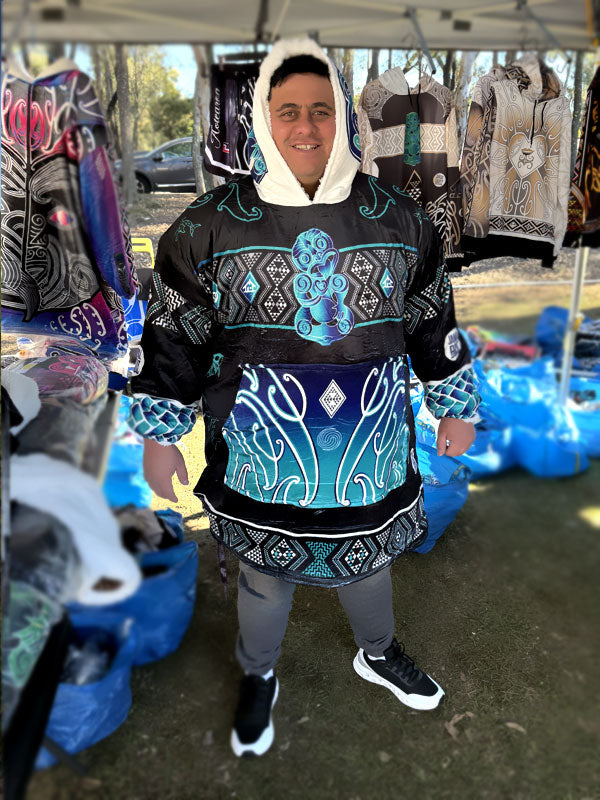 • Mahana Blanket Hoodie - Tāniko Black Tangaroa