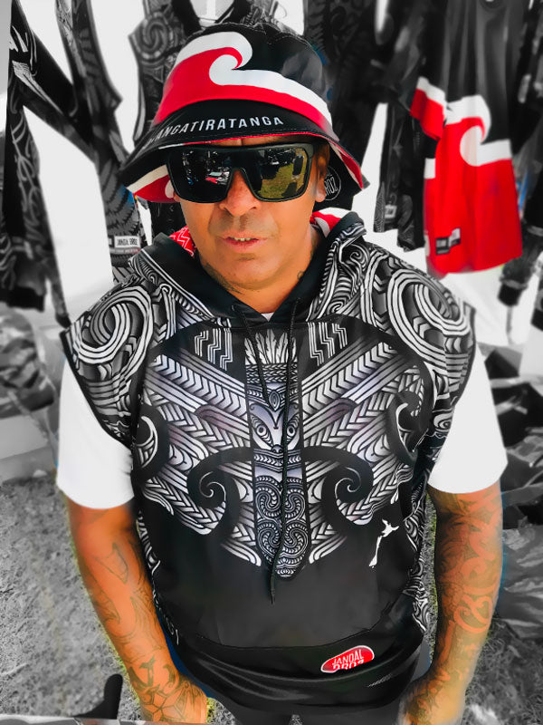 • Sleeveless Hoodie Māori Taiaha Mangu