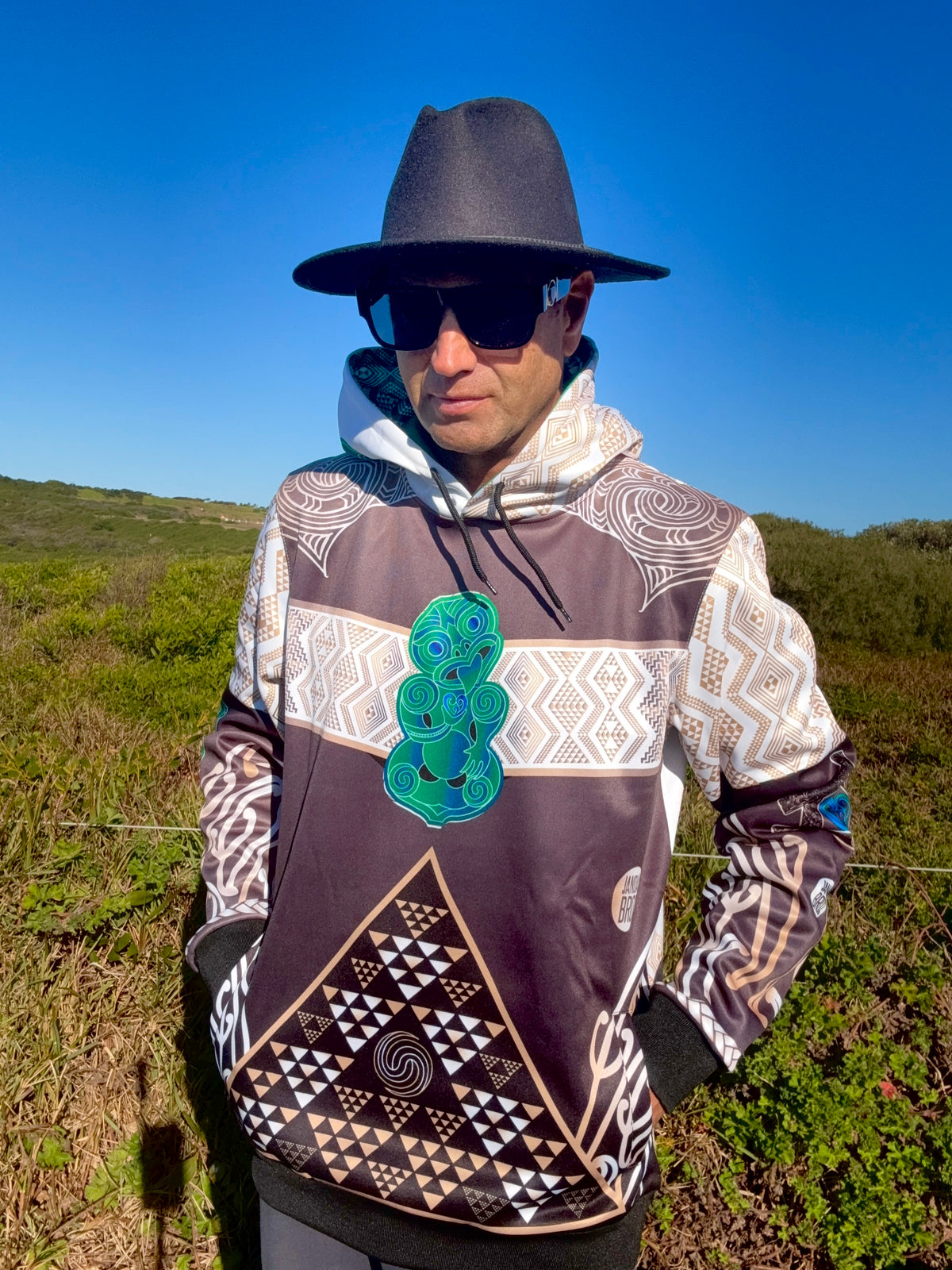 Māori hoodie Tāniko Hei tiki Brown white