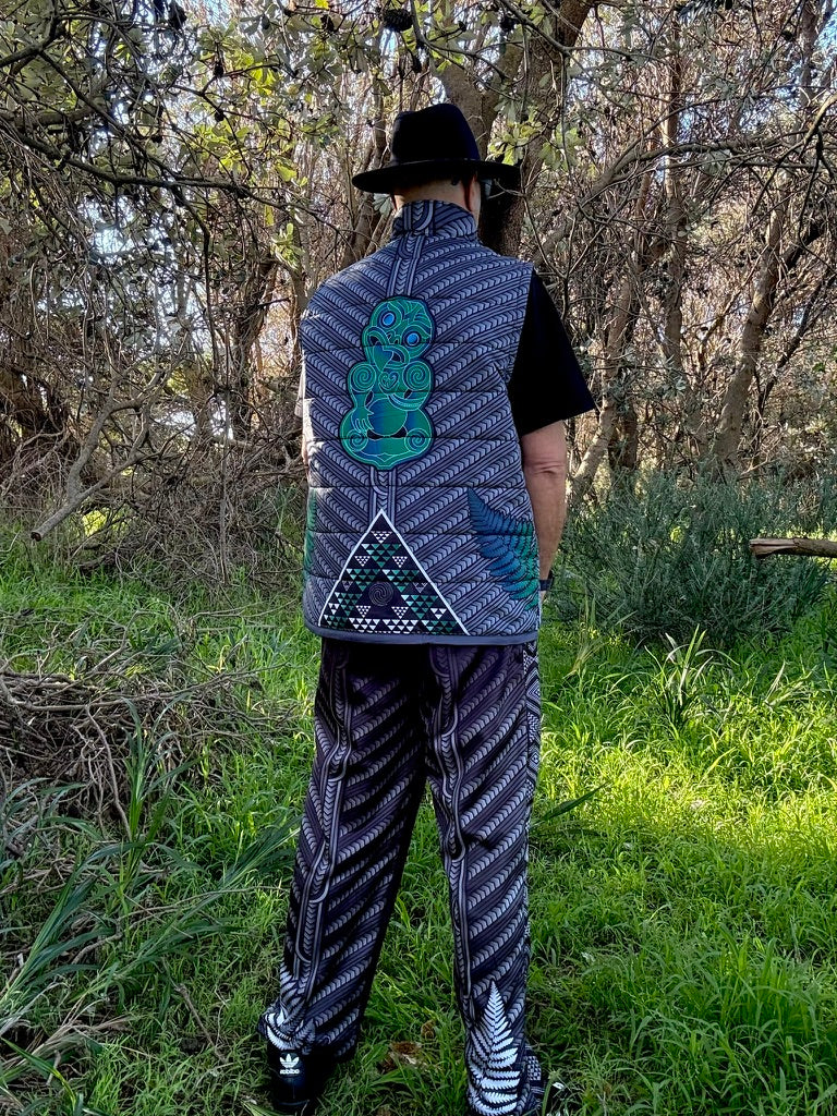 Puff vest Māori hoodie Puff vest Māori hoodie Grey Whakairo