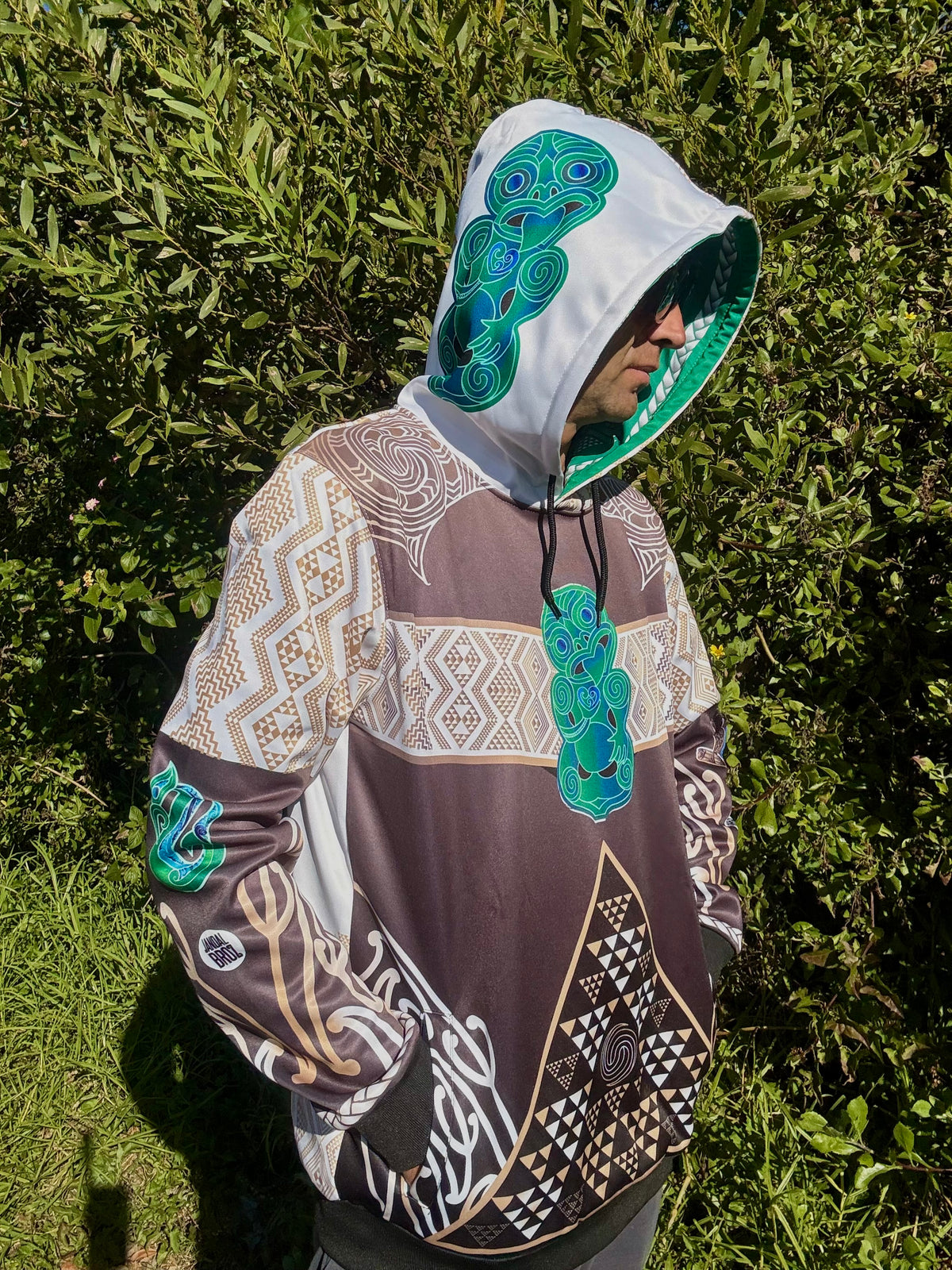 Māori hoodie Tāniko Hei tiki Brown white