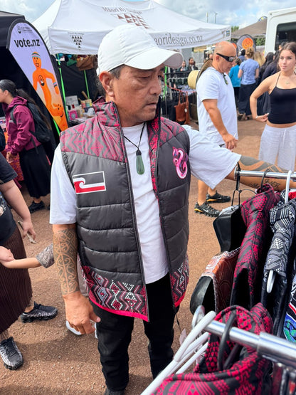 Puff vest Māori hoodie Aroha pink tāniko