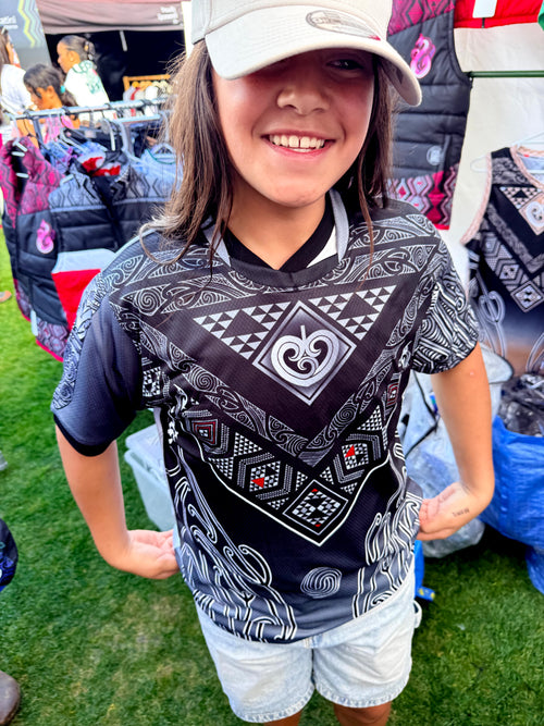 Aotearoa Tāniko shirt Grey
