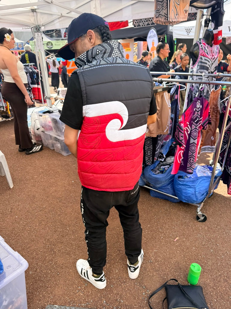 Puff vest Tino Rangatiratanga Māori hoodie