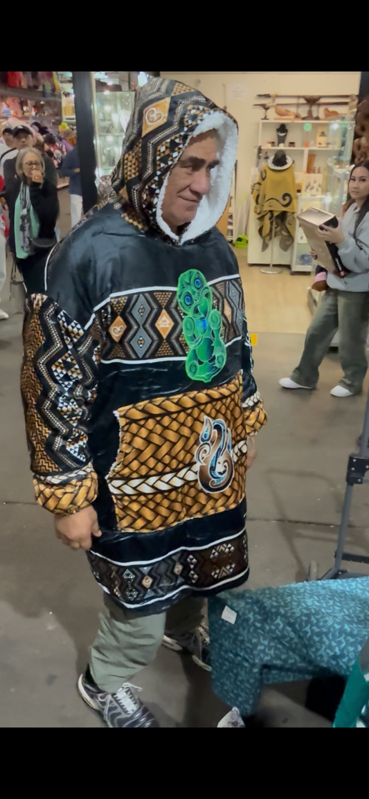 • Mahana Blanket Hoodie - Tāniko brown