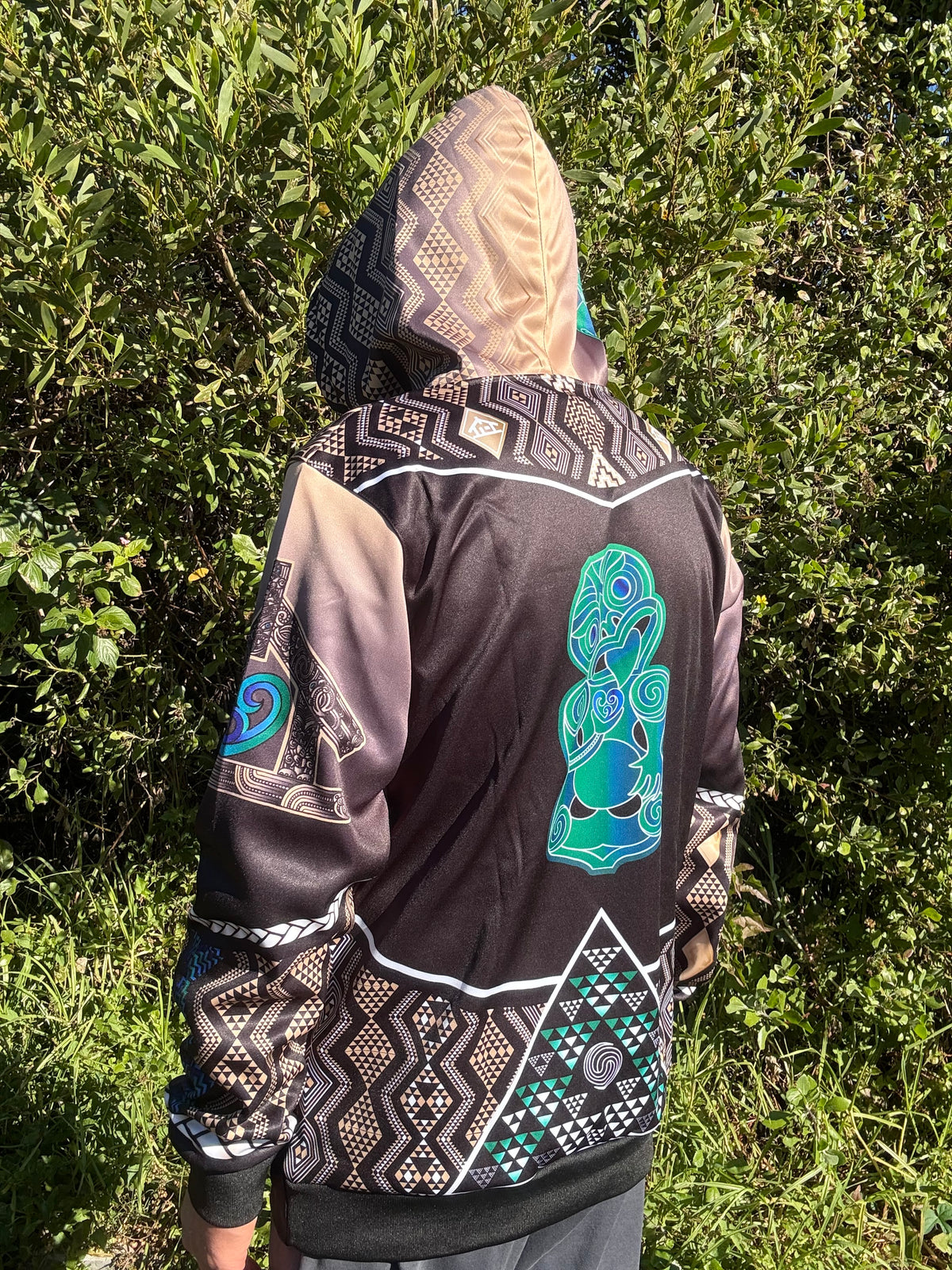 Māori hoodie Tāniko Hei tiki Brown light