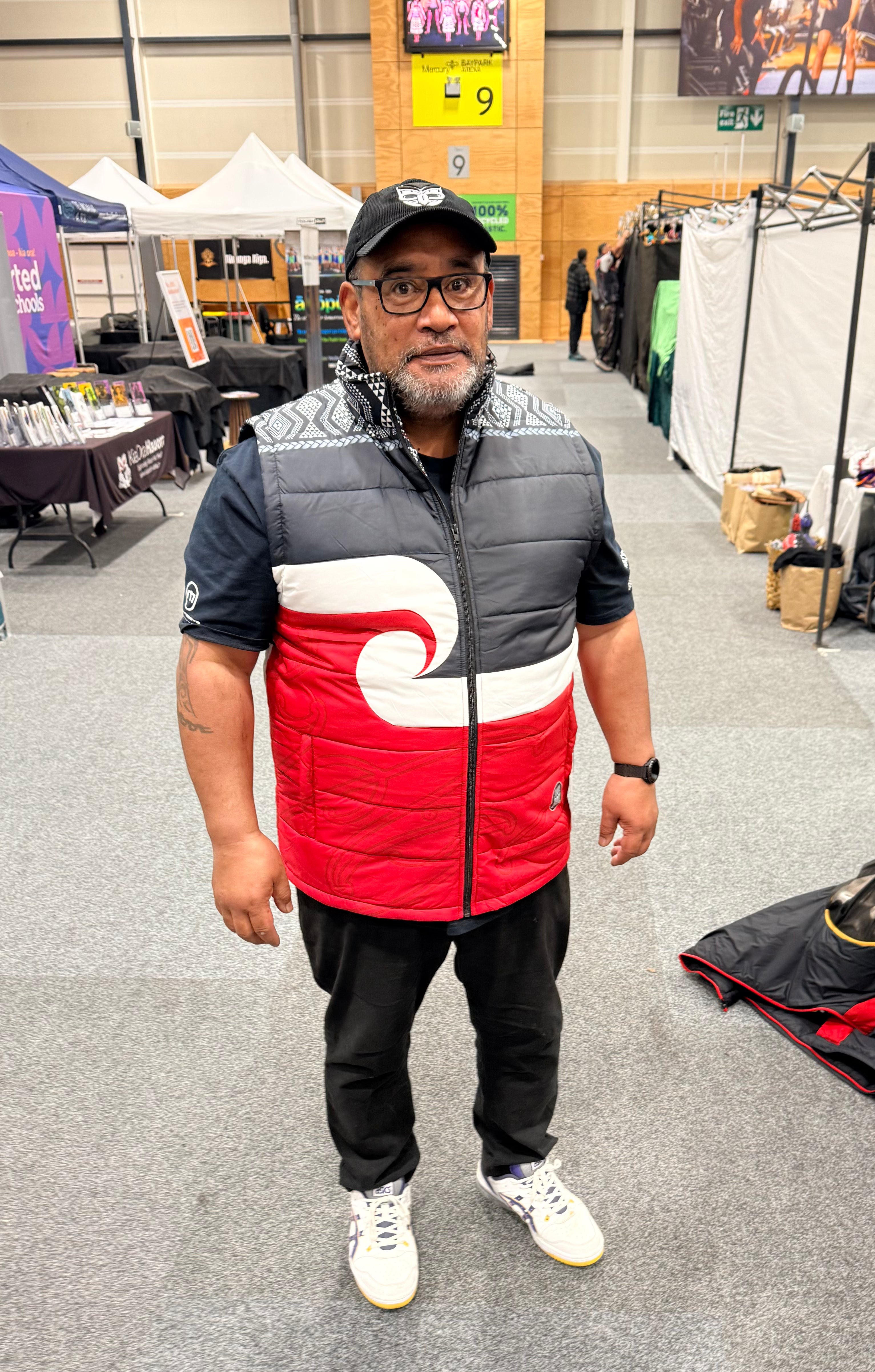 Puff vest Māori hoodie Puff vest Māori hoodie Tino Rangatiratanga