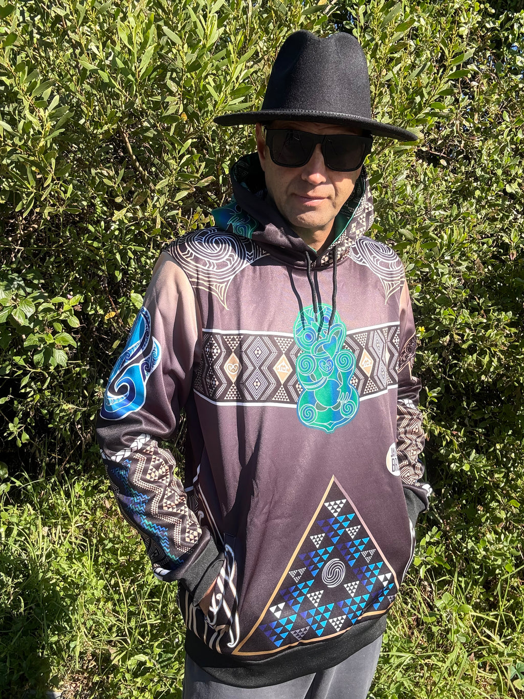 Māori hoodie Tāniko Hei tiki Brown light