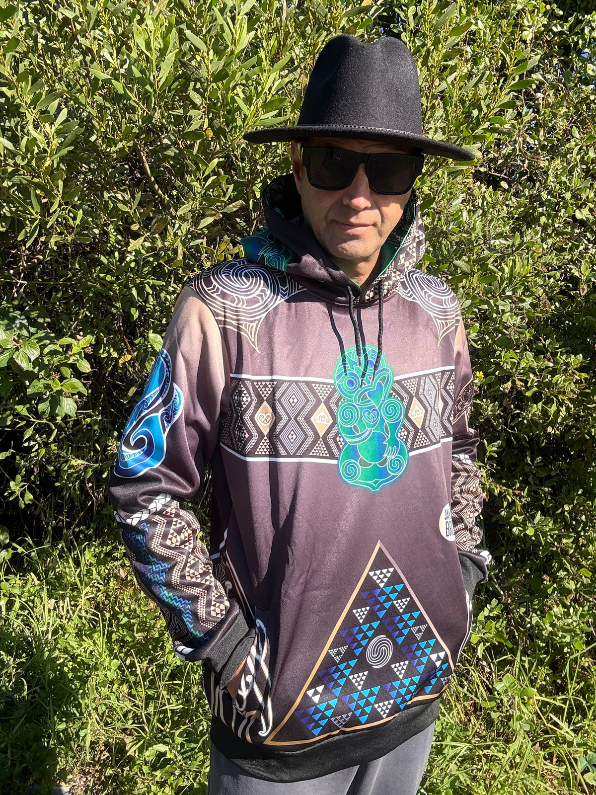 Māori hoodie Tāniko Hei tiki Brown light
