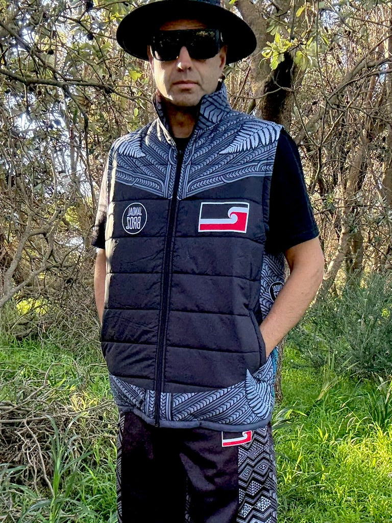 Puff vest Māori hoodie Puff vest Māori hoodie Grey Whakairo