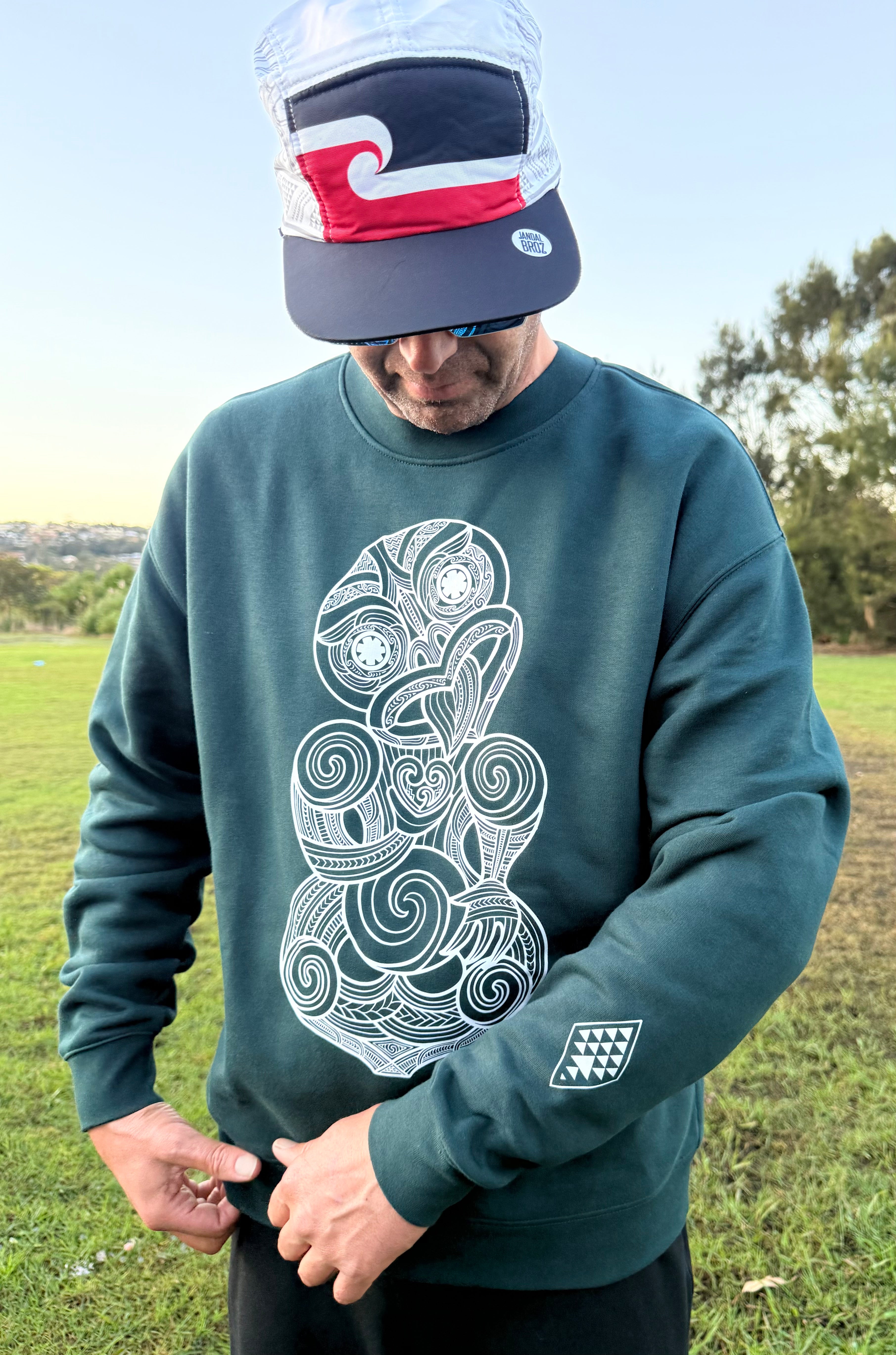 • Māori Hei Tiki  crew neck Pounamu Tane