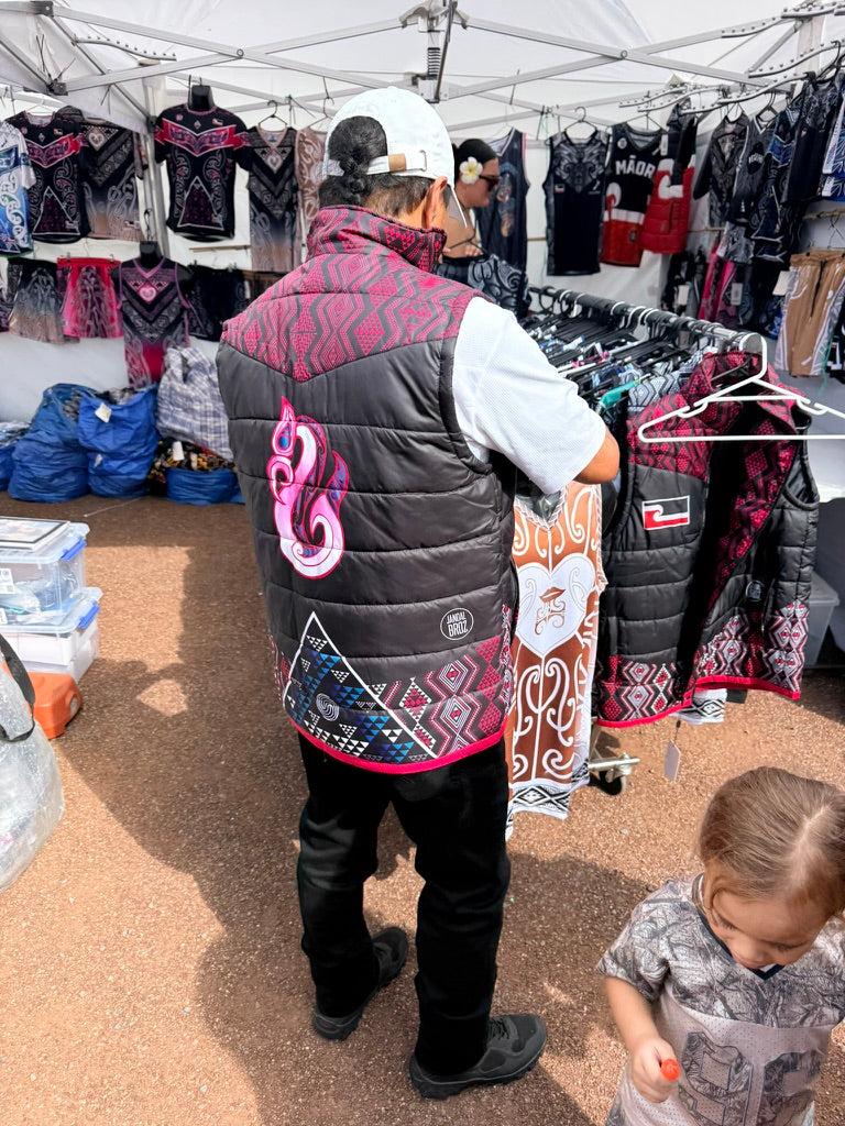Puff vest Māori hoodie Aroha pink tāniko