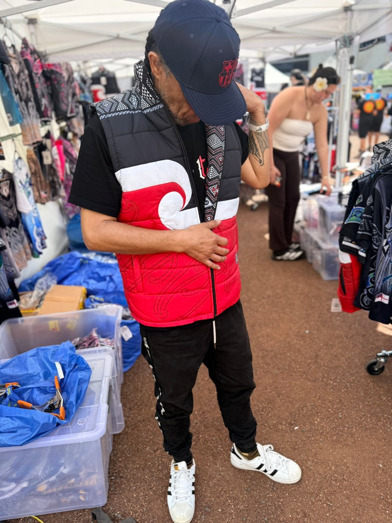 Puff vest Tino Rangatiratanga Māori hoodie
