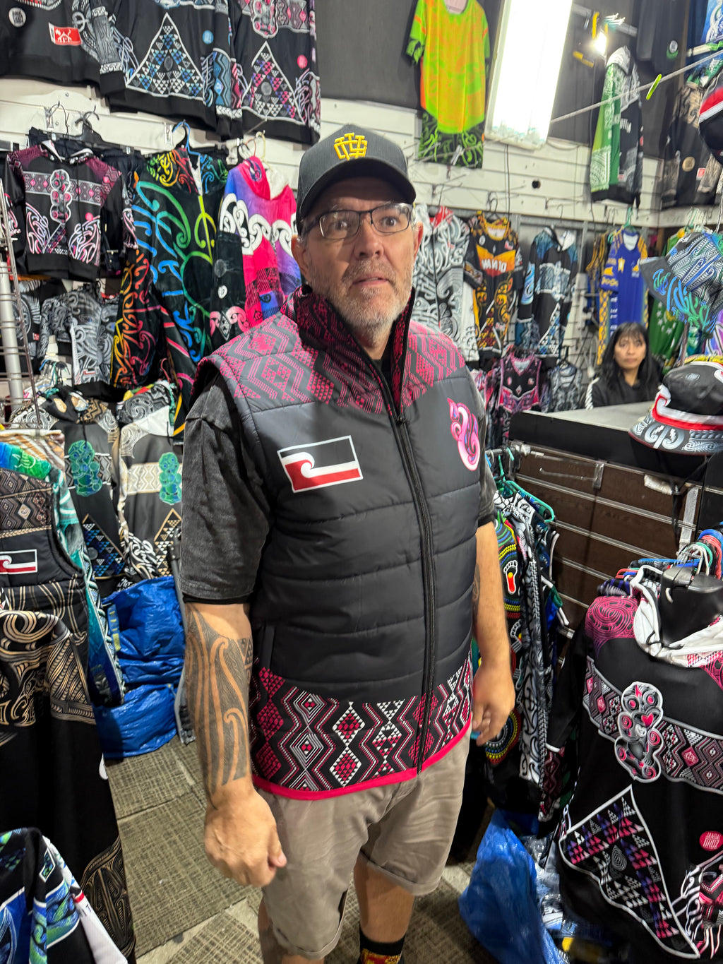 Puff vest Māori hoodie Aroha pink tāniko