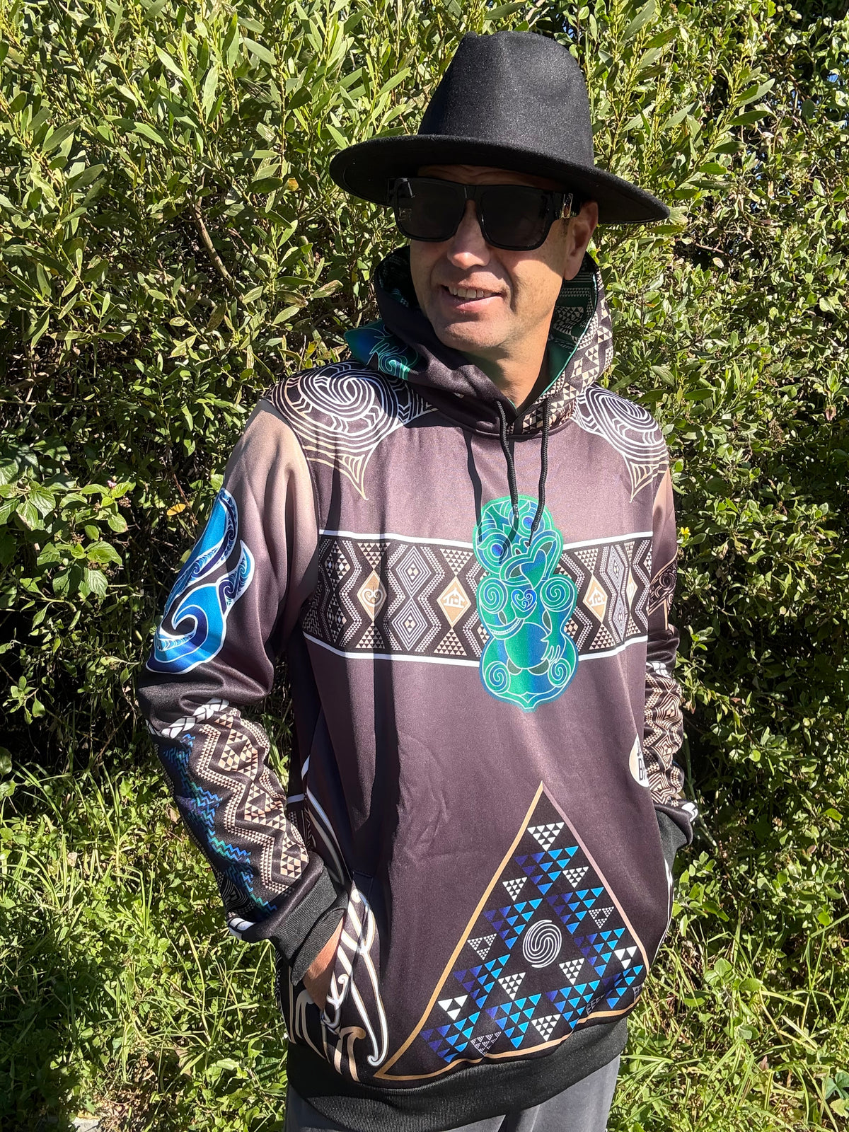 Māori hoodie Tāniko Hei tiki Brown light