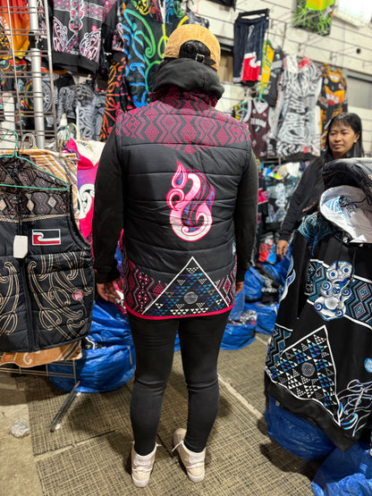 Puff vest Māori hoodie Aroha pink tāniko
