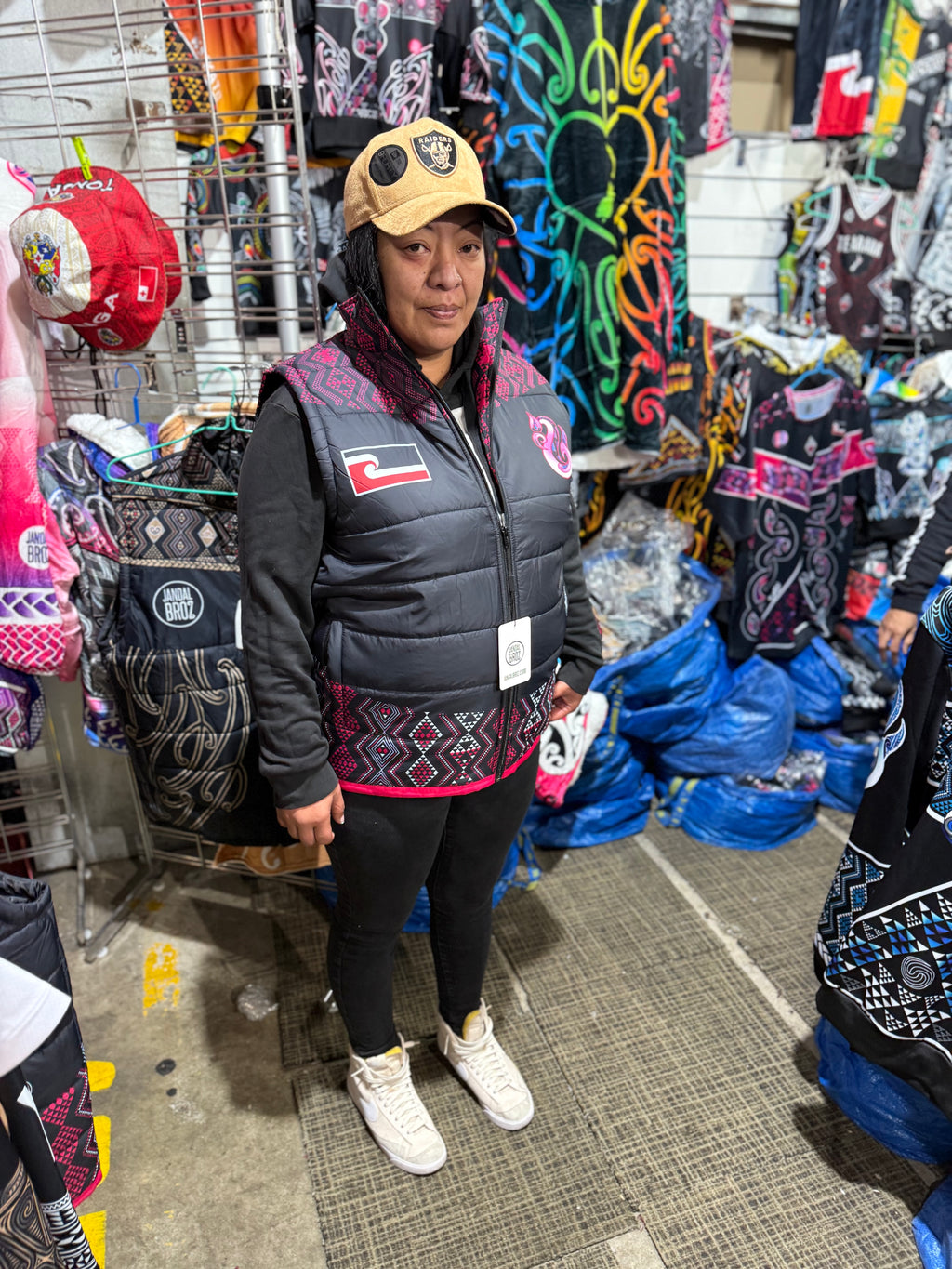 Puff vest Māori hoodie Aroha pink tāniko