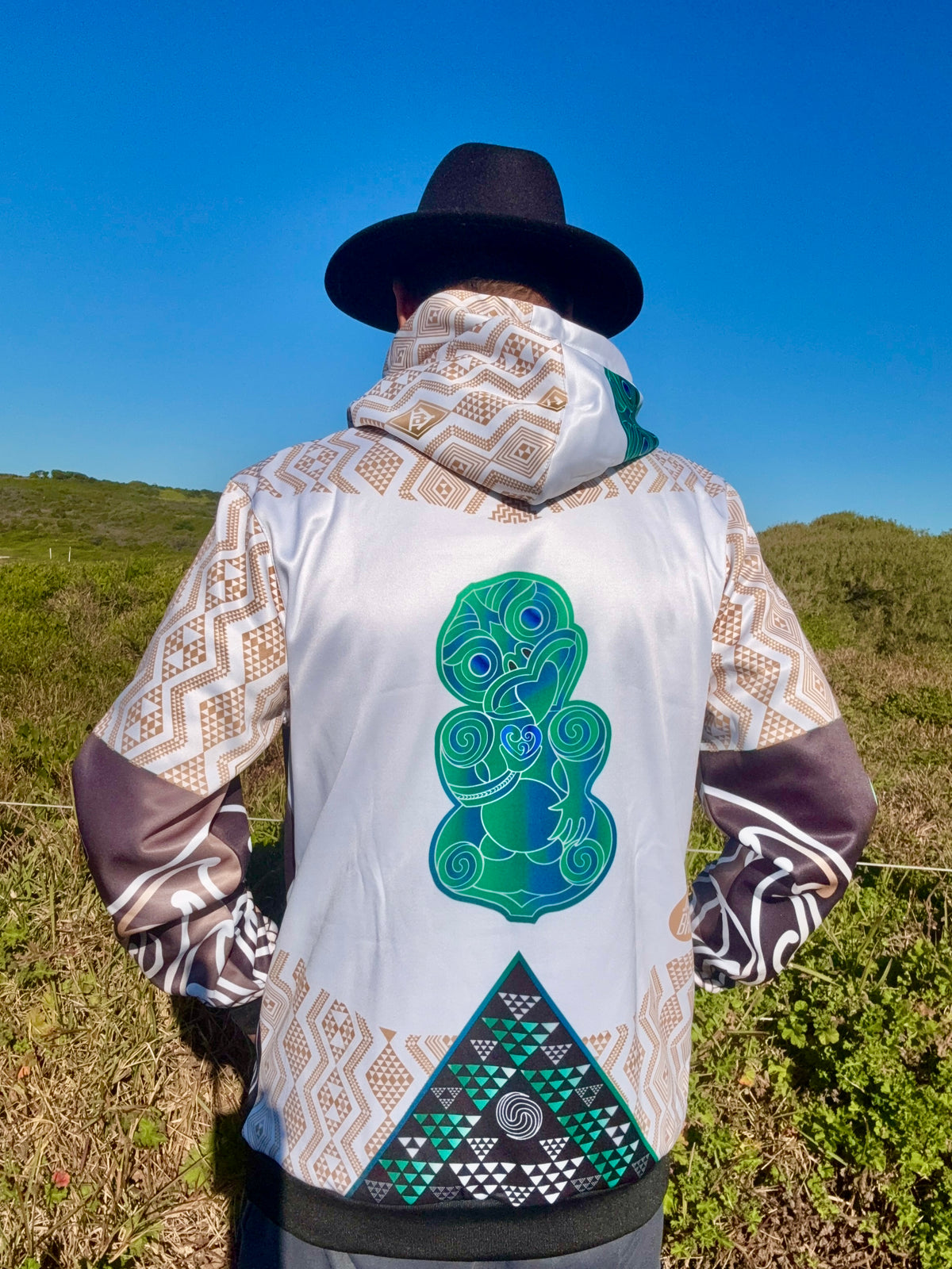 Māori hoodie Tāniko Hei tiki Brown white