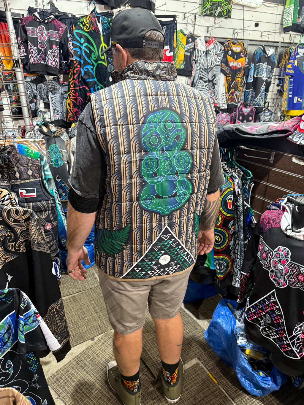 Puff vest Māori hoodie hei tiki