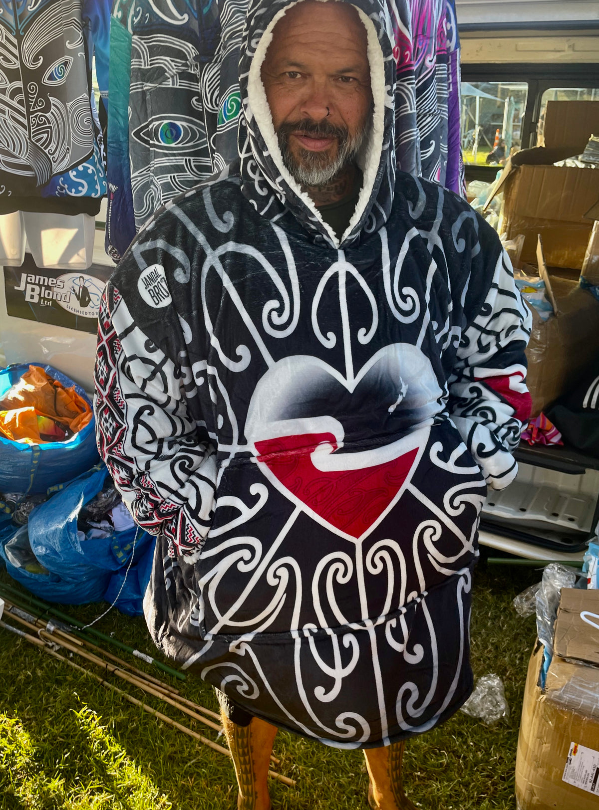 • Mahana Blanket Hoodie - Māori Tino Rangatiratanga
