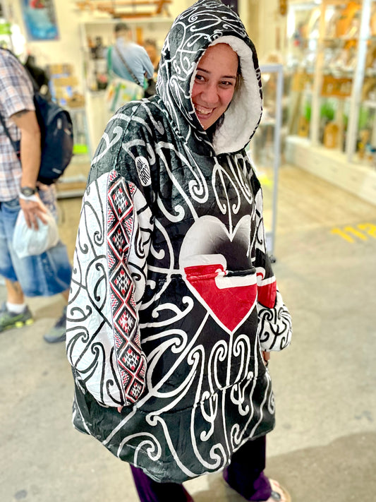 • Mahana Hooded Blanket - Māori Tino Rangatiratanga