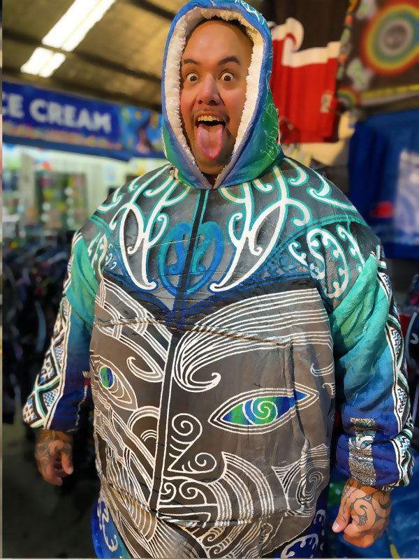 • Mahana Blanket Hoodie - Māori whakarongo Tangaroa